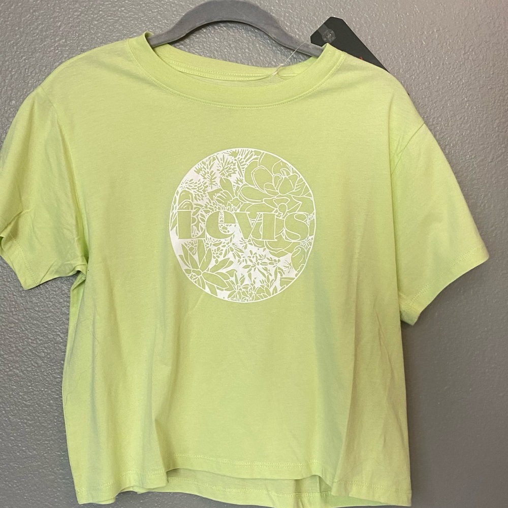 never worn levi t-shirt